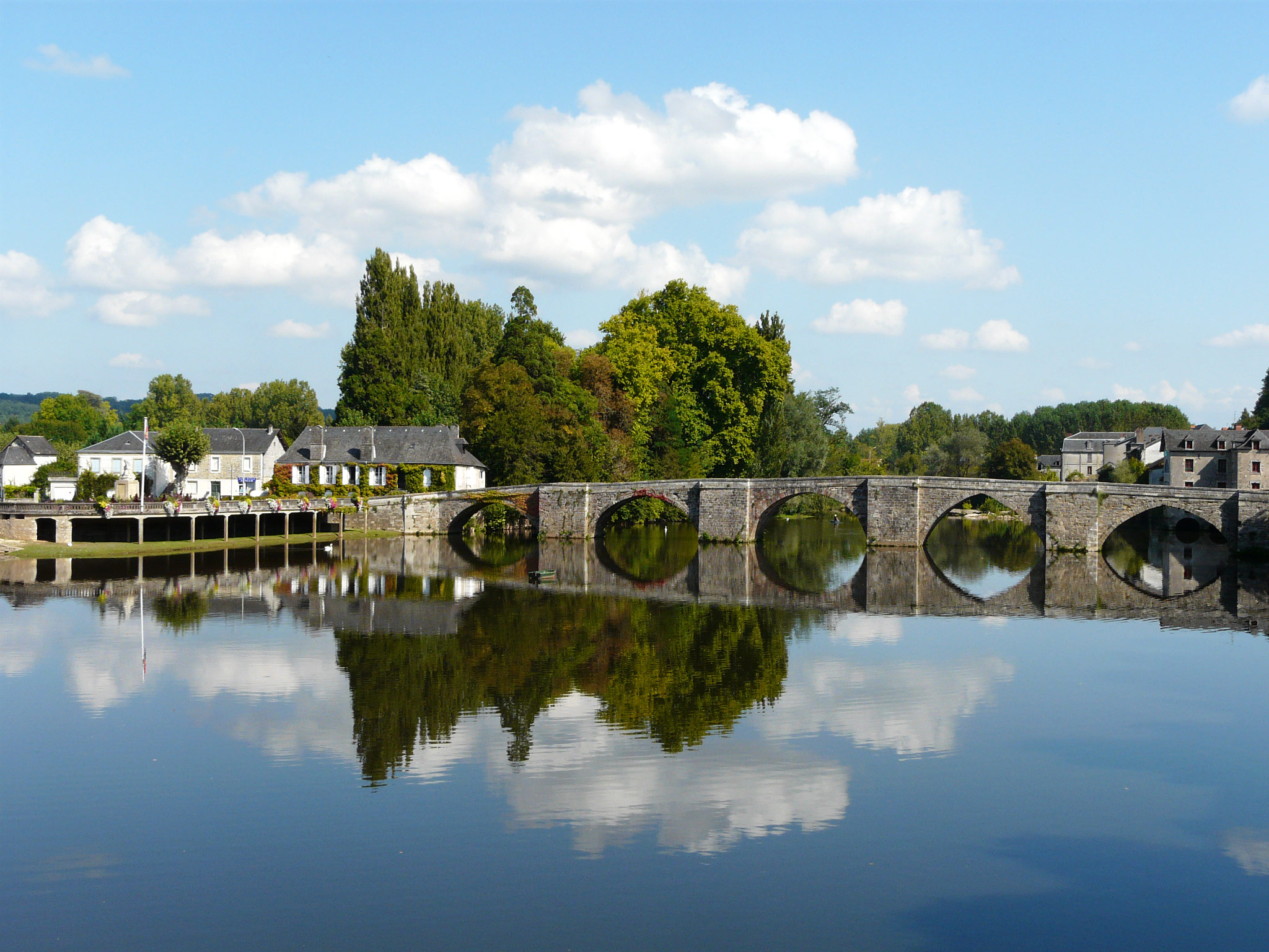Terrasson-Lavilledieu (Photo license: CC BY-SA 3.0)